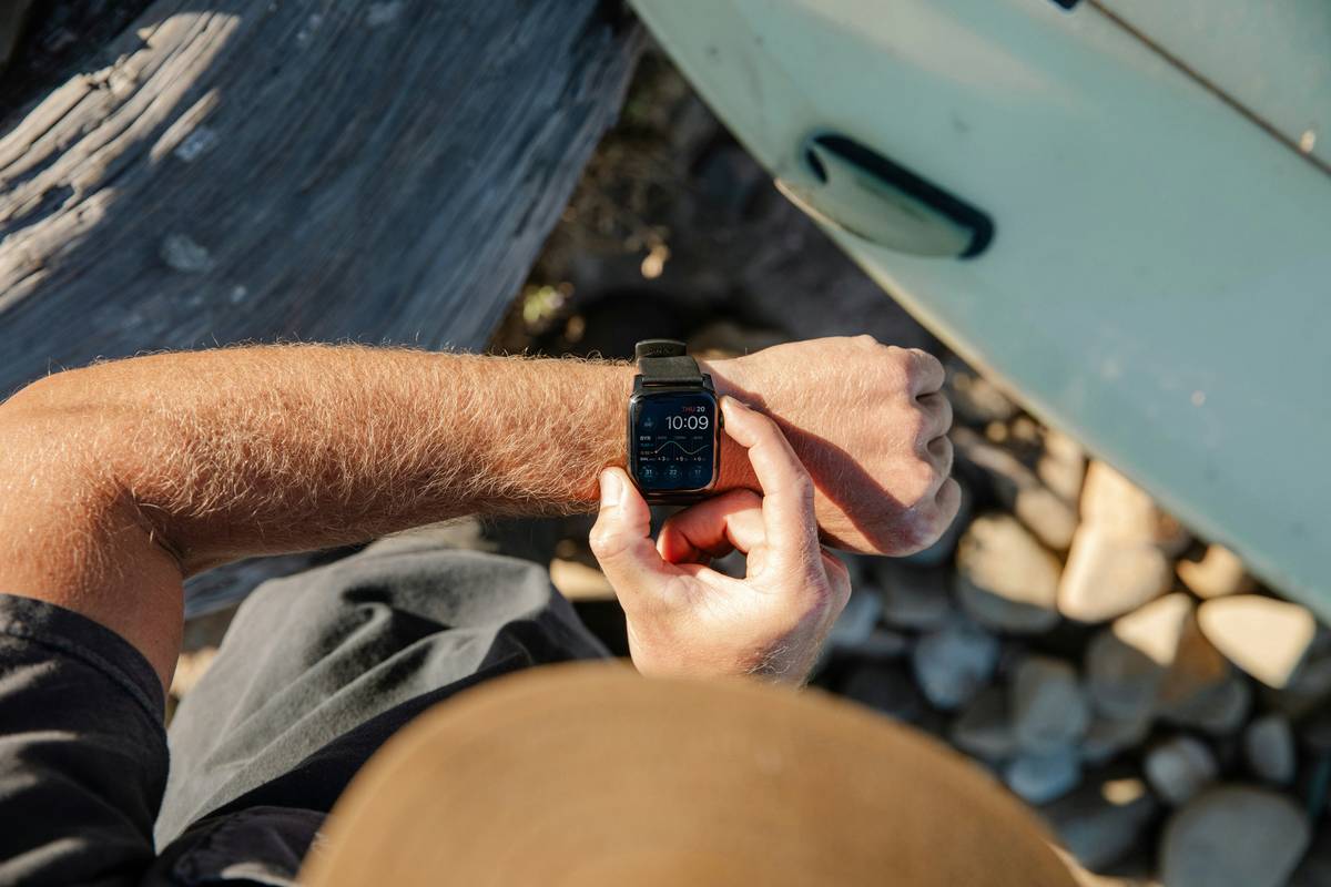 Side-by-side graph comparing barometric vs GPS altimeter accuracy during a mountain hike
