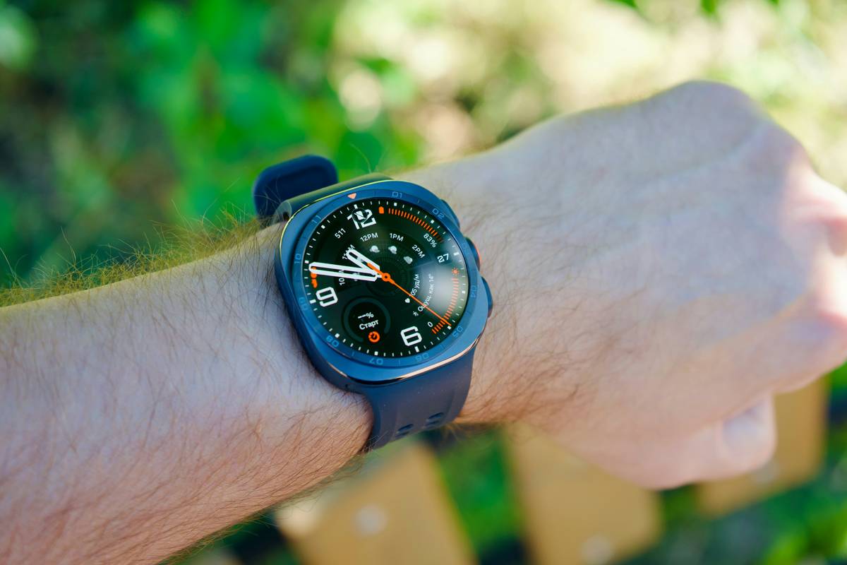 wrist-worn altimeter reliability study showing barometric sensor comparison chart on hiking trail